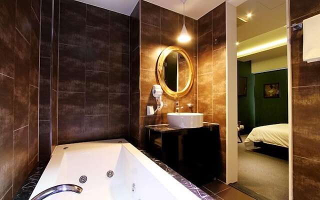 Rich Diamond Hotel