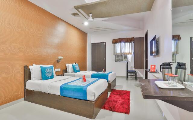 OYO Flagship 711 Hotel Crystal