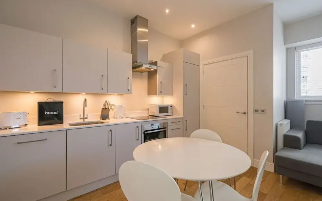 Modern 2BR Mews House