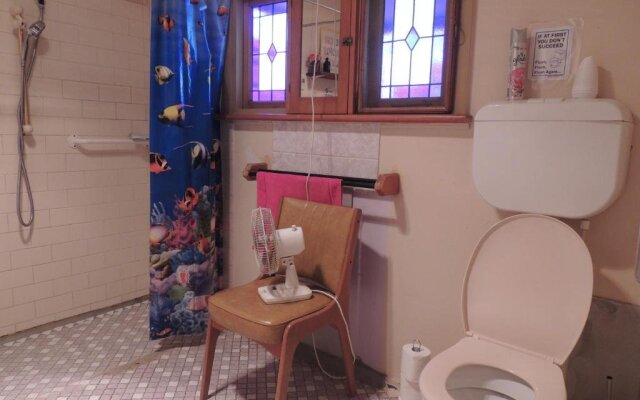 Wozza's B&B and Vault Cafe