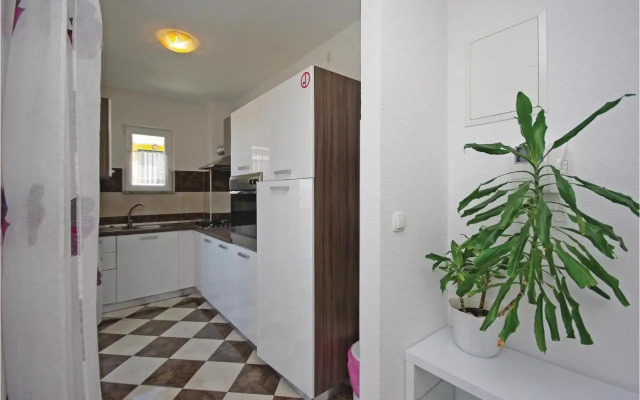 Two-Bedroom Apartment Makarska with Sea View 06