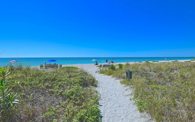 Bay Tree Club 106 by Vtrips