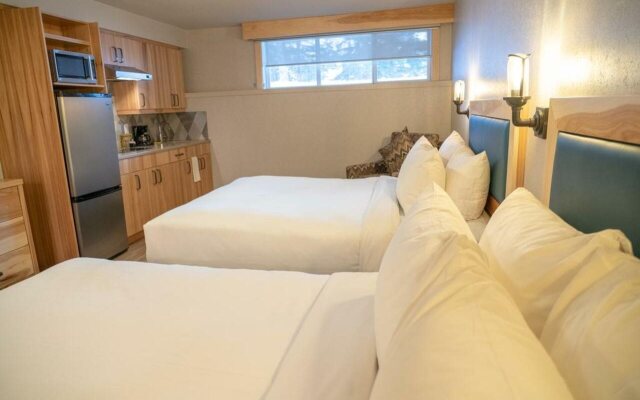 Tunnel Mountain Resort