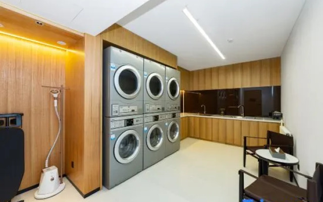 Hefeng Xinyi Hotel (Beijing Jinsong Guangqumenwai Subway Station Store)