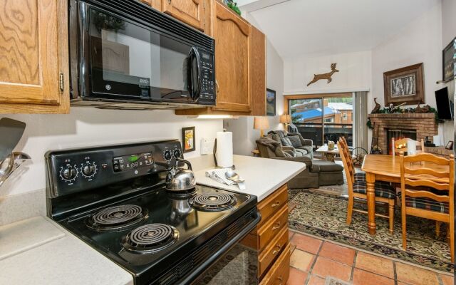 Snowfox #302 2 Bedroom Condo by RedAwning