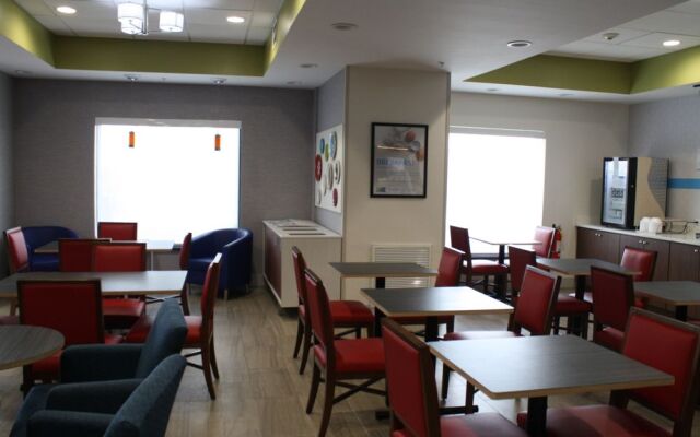 Holiday Inn Express & Suites Bartow