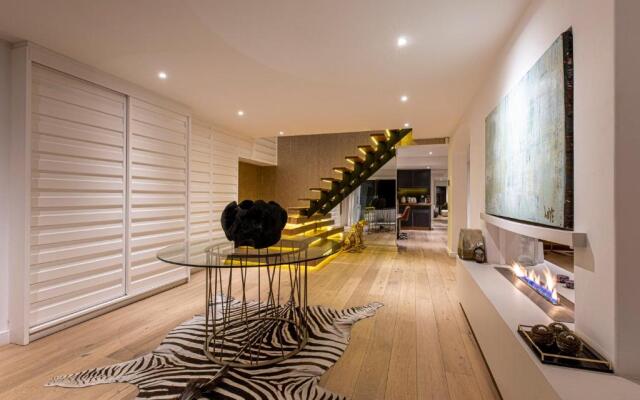 Clifton YOLO Spaces – Clifton Private Beach Villa