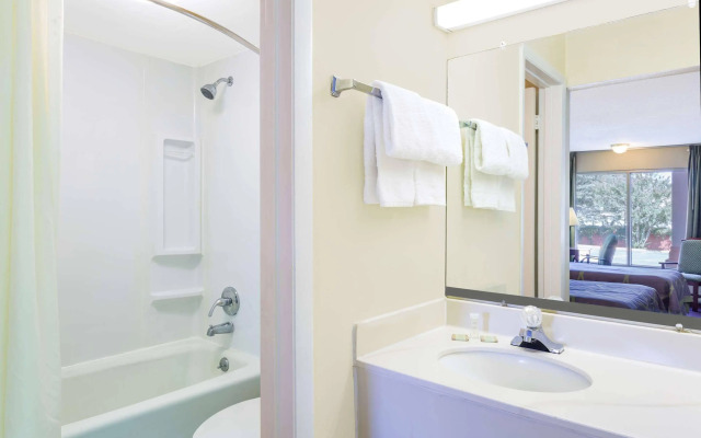 Super 8 By Wyndham Ashland/Richmond