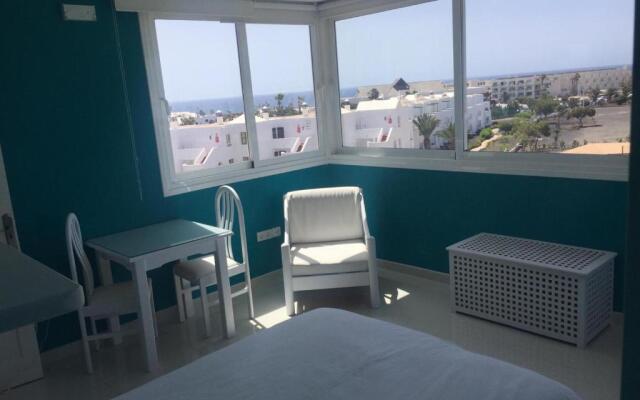 Lovely 3-Bedroom Penthouse With Seaview