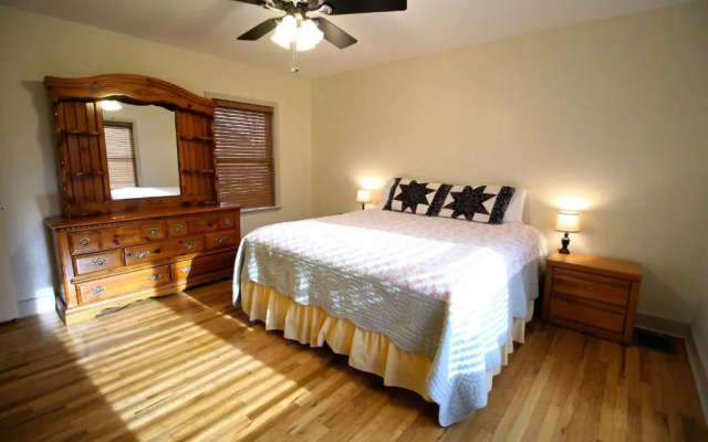 Peach Tree Inn & Suites