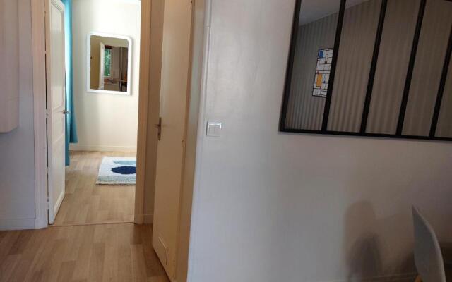 F2 Entre Paris Et Eurodisney 5 Min a Pied Gare