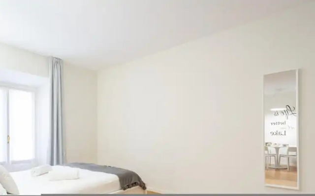 White Flat in Como City Center