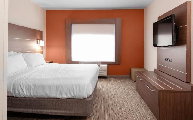 Holiday Inn Express & Suites Interstate 90, an IHG Hotel