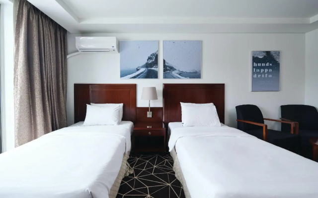 Adonis Hotel