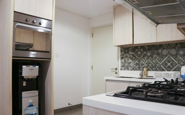 Elegant And Spacious 2Br At Apartment Simprug Park Residences