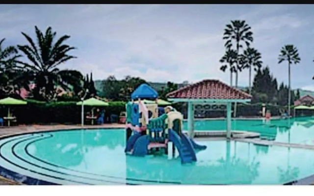 Villa kota bunga 3 BR Kolam renang pribadi