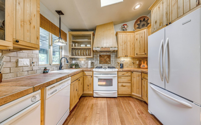 18 Mi to Ski Apache - Ruidoso Home Fit for Family!