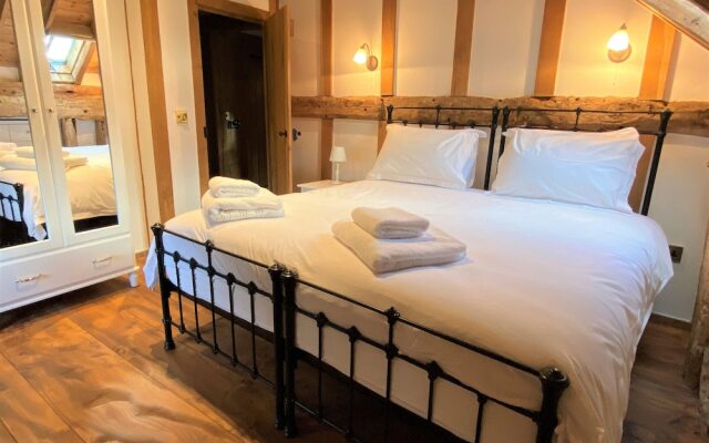 Brundish, Suffolk Large 4-bed Barn Stunning!