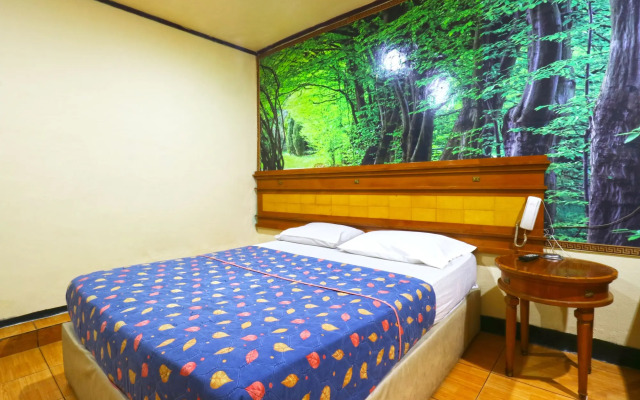 King Stone Hotel by ZUZU