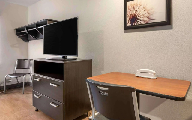 Extended Stay America Select Suites - Indianapolis - West