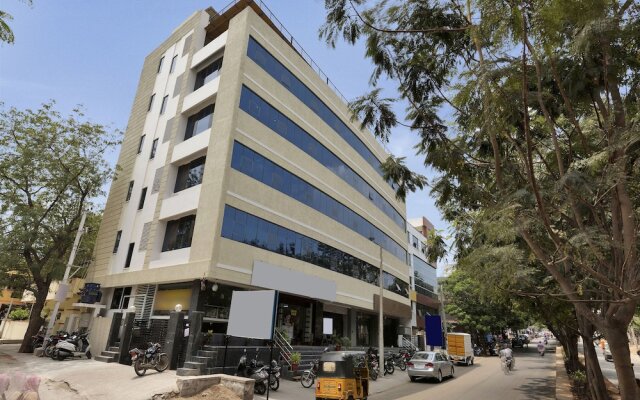 OYO 12181 Hotel Gravity