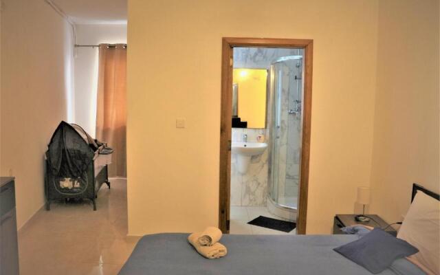 XL Central Home - Sleeps 10 people
