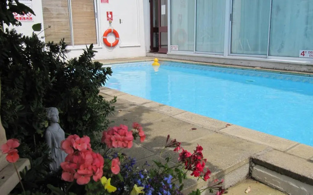 The Shirley - Guest house