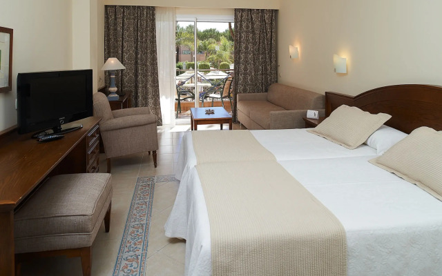 Hipotels Barrosa Garden Hotel