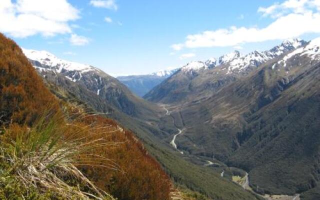 Arthur's Pass YHA The Mountain House