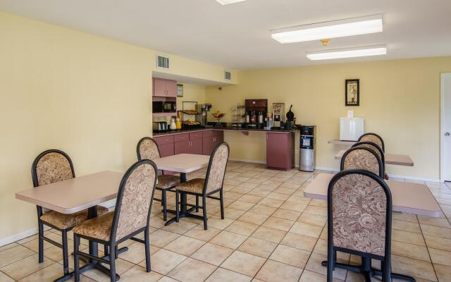 Rodeway Inn & Suites Highway 290 Northwest