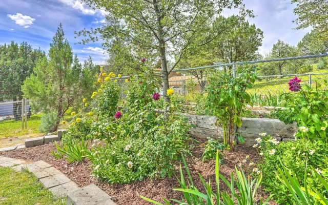 Peaceful Prescott Studio w/ Mountain Views!