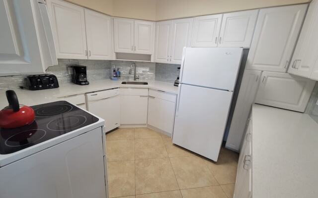 Alexander 1620 3 Bedroom Apts by RedAwning