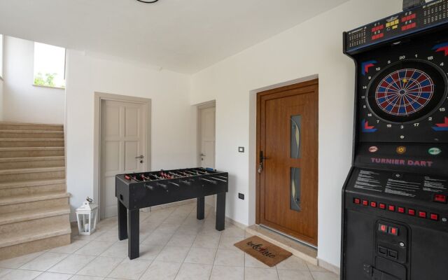 Splendid Villa in Vižinada with Hot Tub