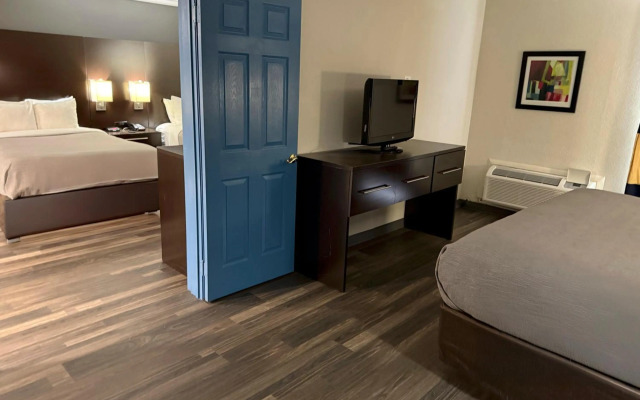 Quality Inn and Suites Livonia