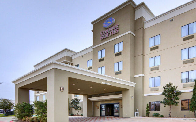 Comfort Suites Near Northeast Mall