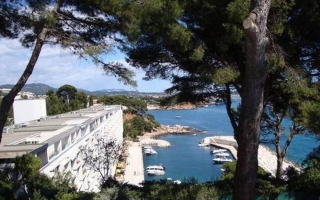 Apartment With 2 Bedrooms In Bandol, With Wonderful Sea View, Pool Access, Furnished Terrace 100 M From The Beach