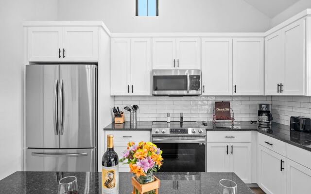 Eagles Nest-hottub-5 min to Downtown