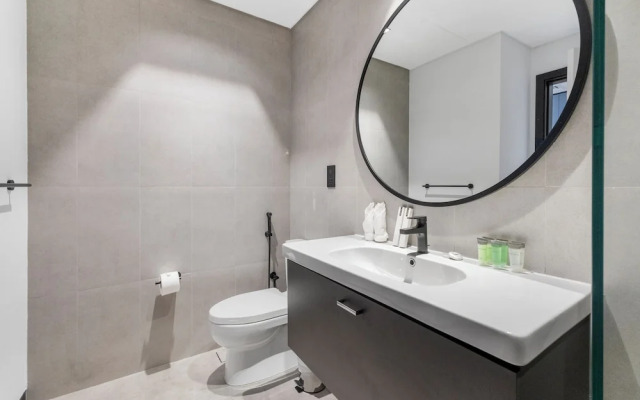 Waves - Fully Equipped Studio for a Perf