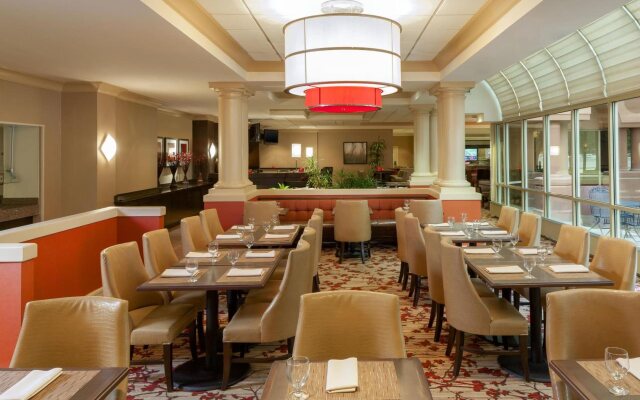 Sheraton Suites Market Center Dallas
