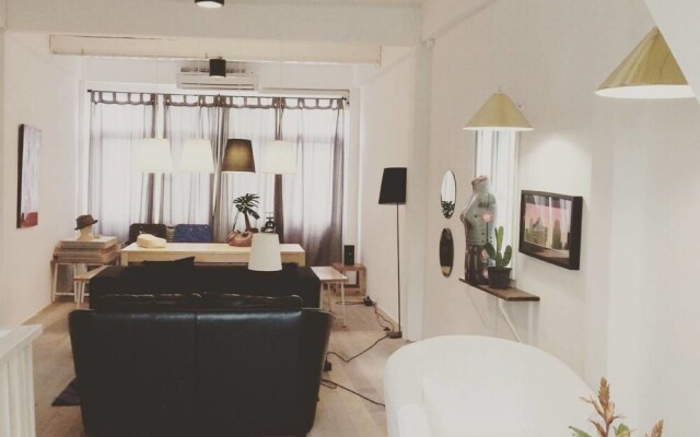 WYH (Wongwianyai Hostel)