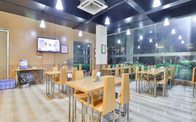 Infocity Club And Resort By OYO Rooms