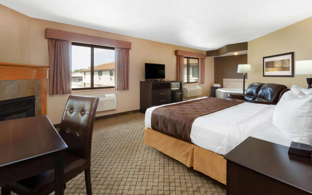 AmericInn by Wyndham Hartford WI