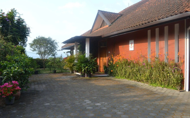 Vila Bunga Merah Gelatik