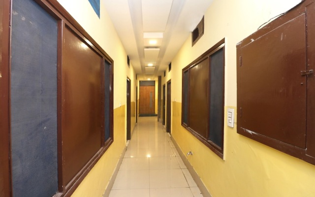 Oyo 30127 Hotel Sabina International