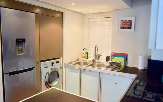Modern 2 Bedroom Townhouse in Green Point