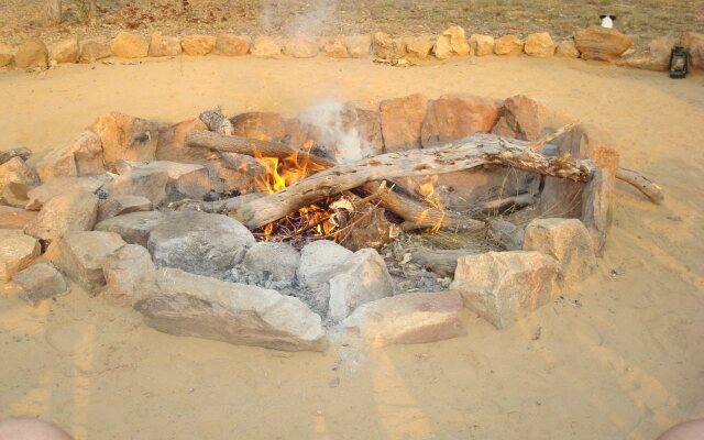 Ama Amanzi Bush Lodge