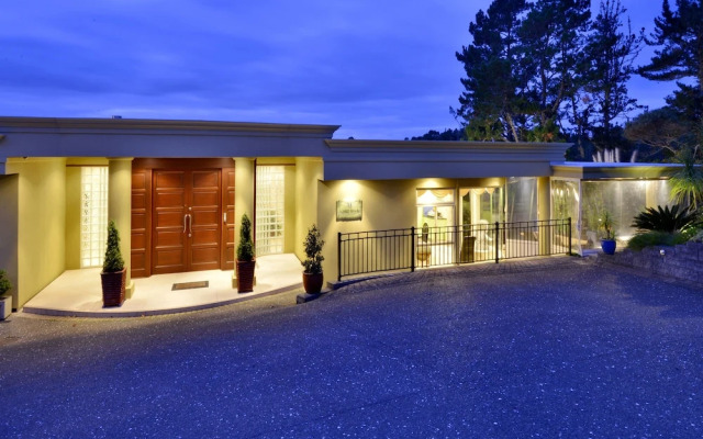 Boutique House with Endless Views