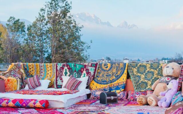 Lijiang Slow Bus Wild Luxury Mountain View B&B
