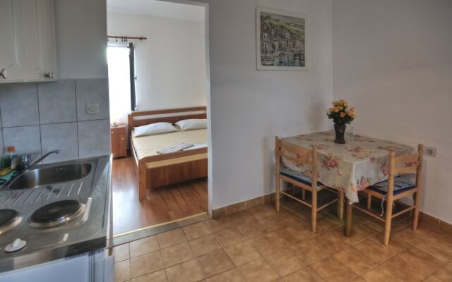 Studio Apartments Teuta & Agron