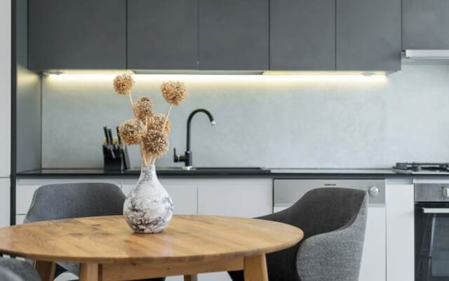 Modern 90 m2 apt With Balcony w the sea View